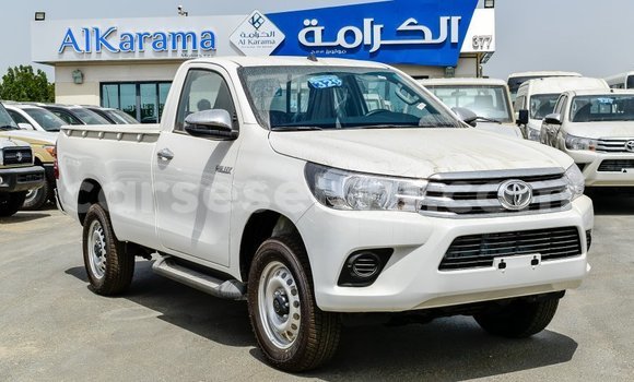 Acheter Import Voiture Toyota Hilux Blanc à Import - Dubai, East Mahé Acheter Import Voiture Toyota Hilux Blanc à Import - Dubai, East Mahé