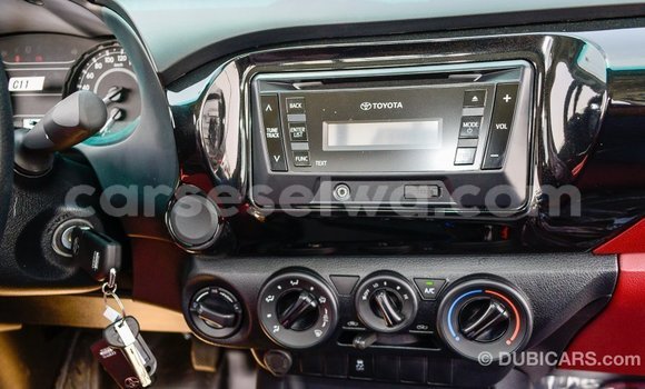 Acheter Import Voiture Toyota Hilux Blanc à Import - Dubai, East Mahé Acheter Import Voiture Toyota Hilux Blanc à Import - Dubai, East Mahé