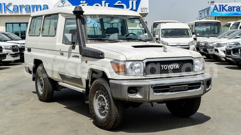 Big with watermark toyota land cruiser east mahe import dubai 6399