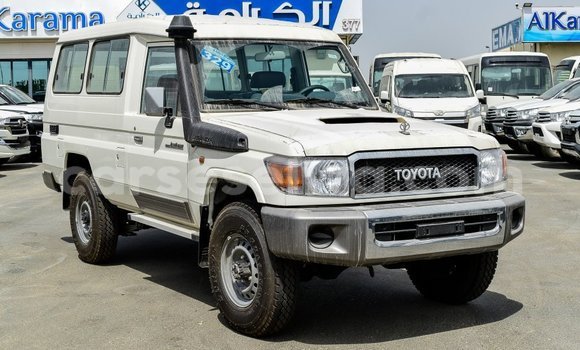 Acheter Import Voiture Toyota Land Cruiser Blanc à Import - Dubai, East Mahé Acheter Import Voiture Toyota Land Cruiser Blanc à Import - Dubai, East Mahé