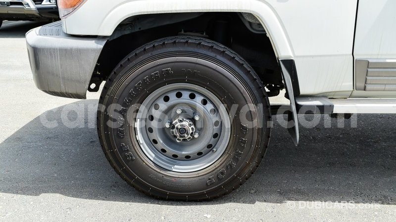 Big with watermark toyota land cruiser east mahe import dubai 6399