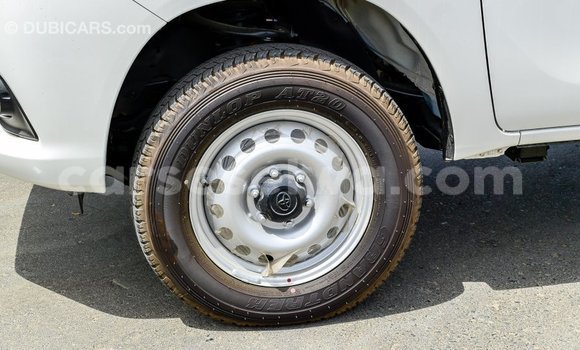 Acheter Import Voiture Toyota Hilux Blanc à Import - Dubai, East Mahé Acheter Import Voiture Toyota Hilux Blanc à Import - Dubai, East Mahé