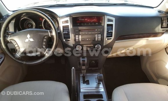 Acheter Import Voiture Mitsubishi Pajero Noir à Import - Dubai, East Mahé Acheter Import Voiture Mitsubishi Pajero Noir à Import - Dubai, East Mahé
