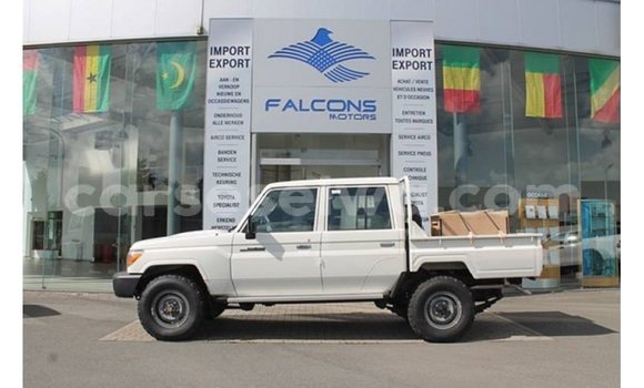 Acheter Import Voiture Toyota Land Cruiser Blanc à Import - Dubai, East Mahé Acheter Import Voiture Toyota Land Cruiser Blanc à Import - Dubai, East Mahé