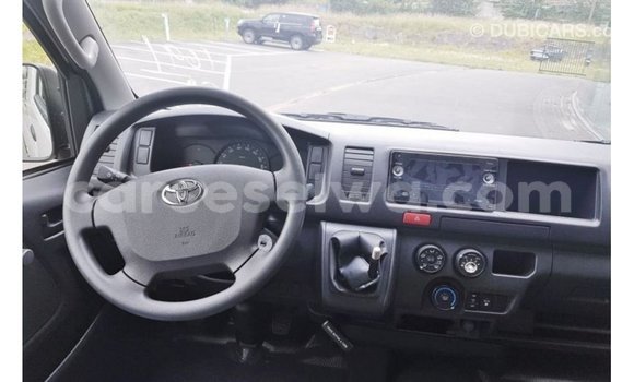 Acheter Import Voiture Toyota Hiace Blanc à Import - Dubai, East Mahé Acheter Import Voiture Toyota Hiace Blanc à Import - Dubai, East Mahé