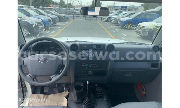 Buy Import Toyota Land Cruiser White Car in Import - Dubai in East Mahé Buy Import Toyota Land Cruiser White Car in Import - Dubai in East Mahé