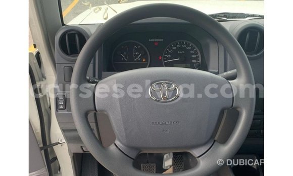 Buy Import Toyota Land Cruiser White Car in Import - Dubai in East Mahé Buy Import Toyota Land Cruiser White Car in Import - Dubai in East Mahé