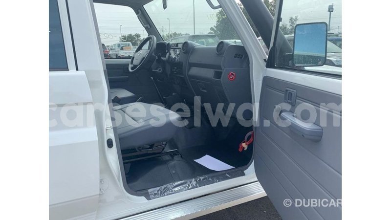 Big with watermark toyota land cruiser east mahe import dubai 6411