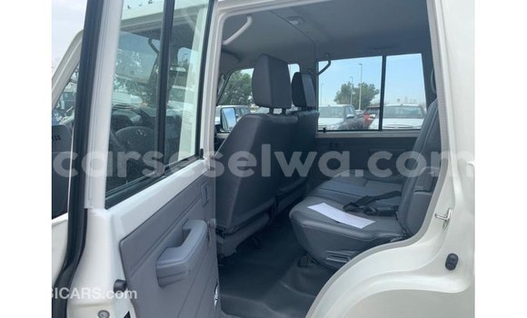 Buy Import Toyota Land Cruiser White Car in Import - Dubai in East Mahé Buy Import Toyota Land Cruiser White Car in Import - Dubai in East Mahé