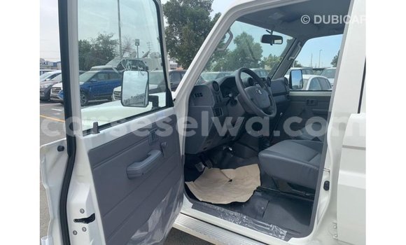 Buy Import Toyota Land Cruiser White Car in Import - Dubai in East Mahé Buy Import Toyota Land Cruiser White Car in Import - Dubai in East Mahé