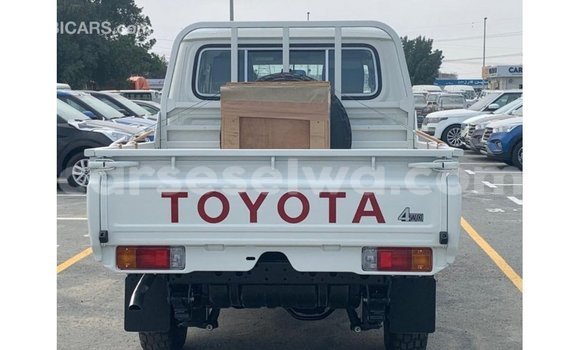 Buy Import Toyota Land Cruiser White Car in Import - Dubai in East Mahé Buy Import Toyota Land Cruiser White Car in Import - Dubai in East Mahé