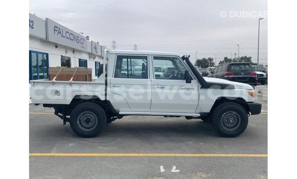 Buy Import Toyota Land Cruiser White Car in Import - Dubai in East Mahé Buy Import Toyota Land Cruiser White Car in Import - Dubai in East Mahé