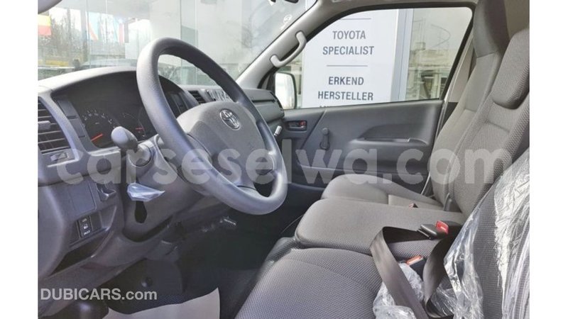 Big with watermark toyota hiace east mahe import dubai 6414