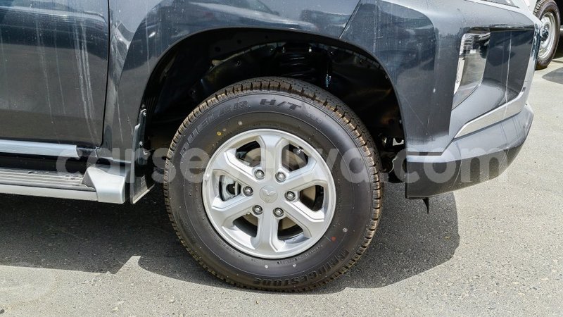 Big with watermark mitsubishi l200 east mahe import dubai 6417