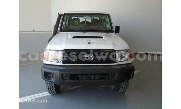Acheter Import Voiture Toyota Land Cruiser Blanc à Import - Dubai, East Mahé Acheter Import Voiture Toyota Land Cruiser Blanc à Import - Dubai, East Mahé