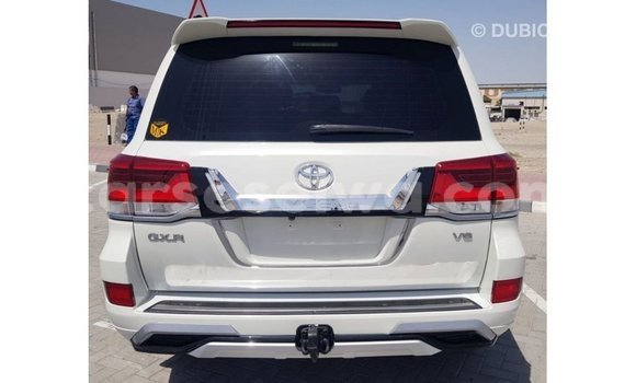 Acheter Import Voiture Toyota Land Cruiser Blanc à Import - Dubai, East Mahé Acheter Import Voiture Toyota Land Cruiser Blanc à Import - Dubai, East Mahé