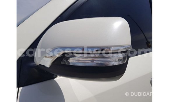 Acheter Import Voiture Toyota Land Cruiser Blanc à Import - Dubai, East Mahé Acheter Import Voiture Toyota Land Cruiser Blanc à Import - Dubai, East Mahé