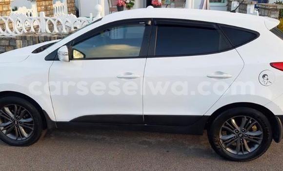 Acheter Occasion Voiture Hyundai ix35 Blanc à Anse Volbert, Îles intérieures Acheter Occasion Voiture Hyundai ix35 Blanc à Anse Volbert, Îles intérieures