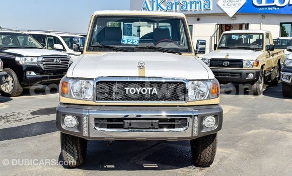 Acheter Import Voiture Toyota Land Cruiser Beige à Import - Dubai, East Mahé Acheter Import Voiture Toyota Land Cruiser Beige à Import - Dubai, East Mahé