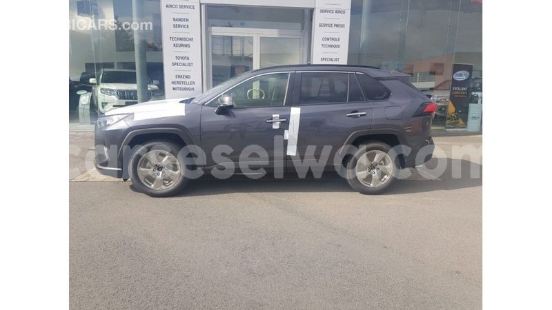 Big with watermark toyota ade east mahe import dubai 6461