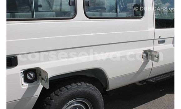 Buy Import Toyota Land Cruiser White Car in Import - Dubai in East Mahé Buy Import Toyota Land Cruiser White Car in Import - Dubai in East Mahé
