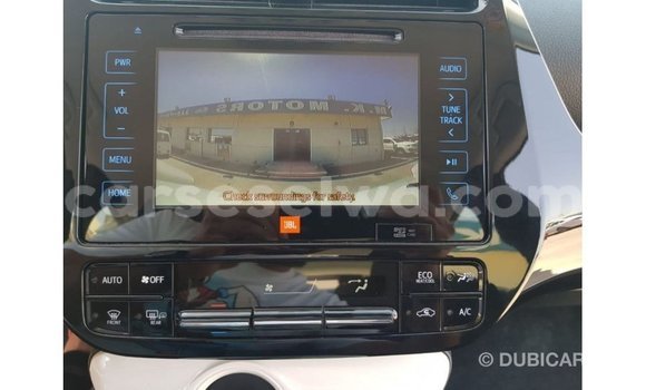 Acheter Import Voiture Toyota Prius Blanc à Import - Dubai, East Mahé Acheter Import Voiture Toyota Prius Blanc à Import - Dubai, East Mahé