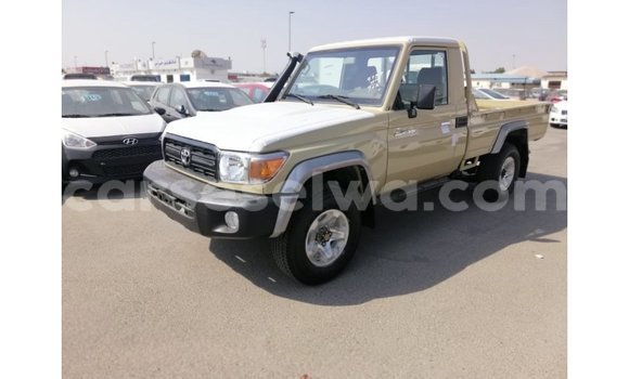 Acheter Import Voiture Toyota Land Cruiser Beige à Import - Dubai, East Mahé Acheter Import Voiture Toyota Land Cruiser Beige à Import - Dubai, East Mahé