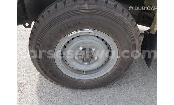 Acheter Import Voiture Toyota Land Cruiser Beige à Import - Dubai, East Mahé Acheter Import Voiture Toyota Land Cruiser Beige à Import - Dubai, East Mahé