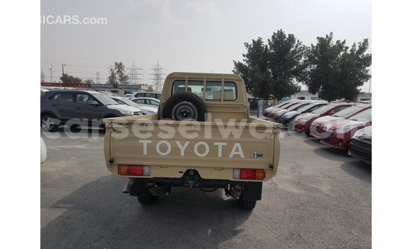 Acheter Import Voiture Toyota Land Cruiser Beige à Import - Dubai, East Mahé Acheter Import Voiture Toyota Land Cruiser Beige à Import - Dubai, East Mahé