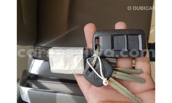 Acheter Import Voiture Toyota Land Cruiser Beige à Import - Dubai, East Mahé Acheter Import Voiture Toyota Land Cruiser Beige à Import - Dubai, East Mahé