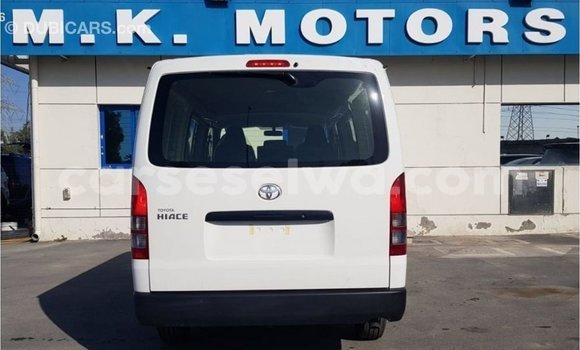 Acheter Import Voiture Toyota Hiace Blanc à Import - Dubai, East Mahé Acheter Import Voiture Toyota Hiace Blanc à Import - Dubai, East Mahé