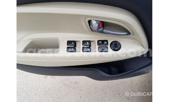 Acheter Import Voiture Kia Rio Blanc à Import - Dubai, East Mahé Acheter Import Voiture Kia Rio Blanc à Import - Dubai, East Mahé