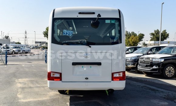 Acheter Import Voiture Toyota Coaster Blanc à Import - Dubai, East Mahé Acheter Import Voiture Toyota Coaster Blanc à Import - Dubai, East Mahé