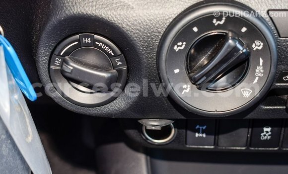 Acheter Import Voiture Toyota Hilux Blanc à Import - Dubai, East Mahé Acheter Import Voiture Toyota Hilux Blanc à Import - Dubai, East Mahé