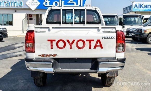 Acheter Import Voiture Toyota Hilux Blanc à Import - Dubai, East Mahé Acheter Import Voiture Toyota Hilux Blanc à Import - Dubai, East Mahé