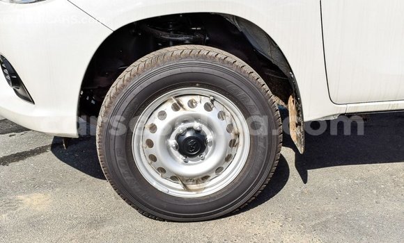 Acheter Import Voiture Toyota Hilux Blanc à Import - Dubai, East Mahé Acheter Import Voiture Toyota Hilux Blanc à Import - Dubai, East Mahé