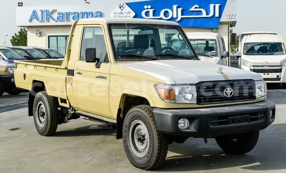 Acheter Import Voiture Toyota Land Cruiser Beige à Import - Dubai, East Mahé Acheter Import Voiture Toyota Land Cruiser Beige à Import - Dubai, East Mahé