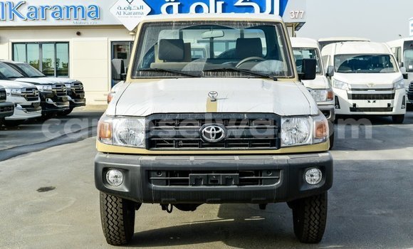 Acheter Import Voiture Toyota Land Cruiser Beige à Import - Dubai, East Mahé Acheter Import Voiture Toyota Land Cruiser Beige à Import - Dubai, East Mahé