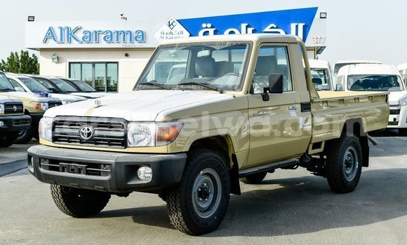 Acheter Import Voiture Toyota Land Cruiser Beige à Import - Dubai, East Mahé Acheter Import Voiture Toyota Land Cruiser Beige à Import - Dubai, East Mahé
