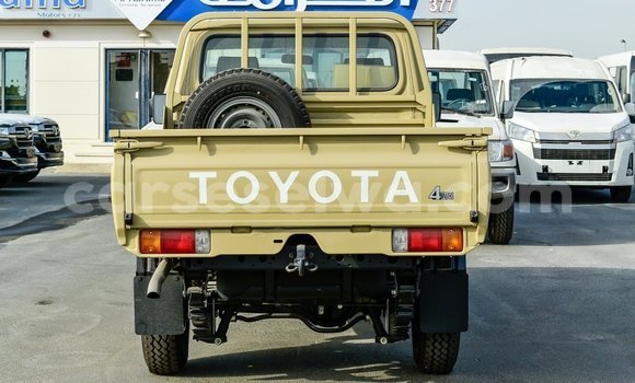 Acheter Import Voiture Toyota Land Cruiser Beige à Import - Dubai, East Mahé Acheter Import Voiture Toyota Land Cruiser Beige à Import - Dubai, East Mahé