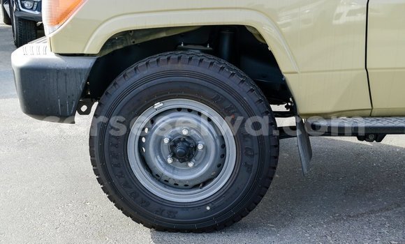 Acheter Import Voiture Toyota Land Cruiser Beige à Import - Dubai, East Mahé Acheter Import Voiture Toyota Land Cruiser Beige à Import - Dubai, East Mahé
