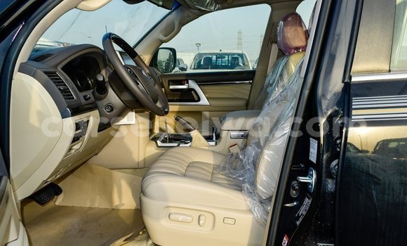 Acheter Import Voiture Toyota Land Cruiser Noir à Import - Dubai, East Mahé Acheter Import Voiture Toyota Land Cruiser Noir à Import - Dubai, East Mahé