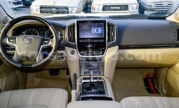 Acheter Import Voiture Toyota Land Cruiser Noir à Import - Dubai, East Mahé Acheter Import Voiture Toyota Land Cruiser Noir à Import - Dubai, East Mahé