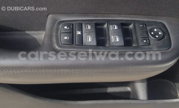 Acheter Import Voiture Chrysler 200 Blanc à Import - Dubai, East Mahé Acheter Import Voiture Chrysler 200 Blanc à Import - Dubai, East Mahé