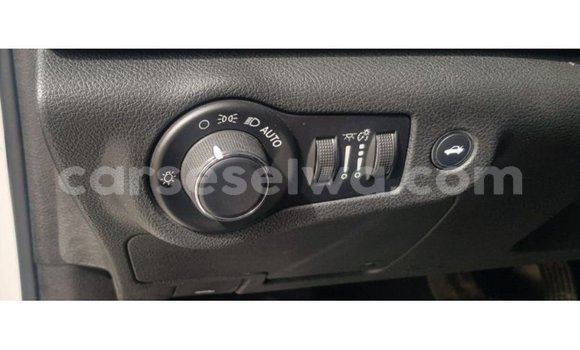 Acheter Import Voiture Chrysler 200 Blanc à Import - Dubai, East Mahé Acheter Import Voiture Chrysler 200 Blanc à Import - Dubai, East Mahé