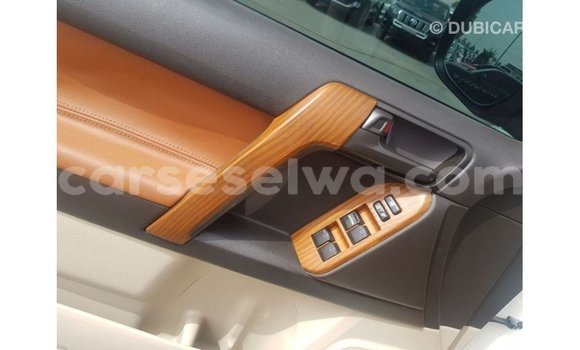 Acheter Import Voiture Toyota Land Cruiser Blanc à Import - Dubai, East Mahé Acheter Import Voiture Toyota Land Cruiser Blanc à Import - Dubai, East Mahé