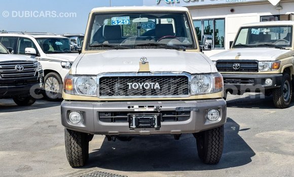 Acheter Import Voiture Toyota Land Cruiser Beige à Import - Dubai, East Mahé Acheter Import Voiture Toyota Land Cruiser Beige à Import - Dubai, East Mahé
