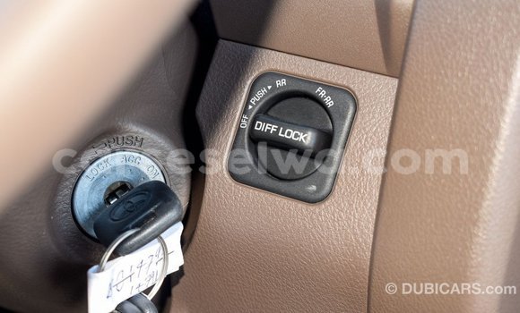 Acheter Import Voiture Toyota Land Cruiser Beige à Import - Dubai, East Mahé Acheter Import Voiture Toyota Land Cruiser Beige à Import - Dubai, East Mahé