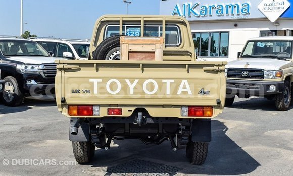 Acheter Import Voiture Toyota Land Cruiser Beige à Import - Dubai, East Mahé Acheter Import Voiture Toyota Land Cruiser Beige à Import - Dubai, East Mahé