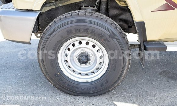 Acheter Import Voiture Toyota Land Cruiser Beige à Import - Dubai, East Mahé Acheter Import Voiture Toyota Land Cruiser Beige à Import - Dubai, East Mahé